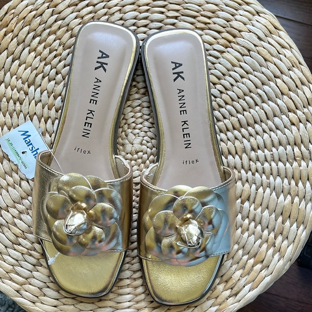 Anne Klein flex gold sandals in size 6